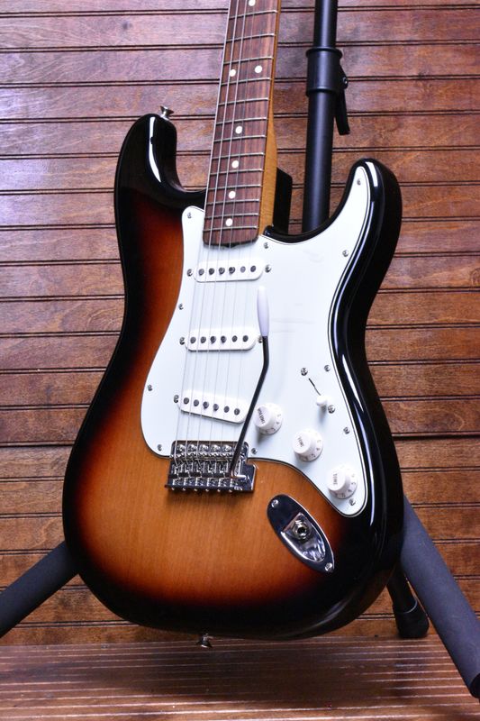 Fender Vintera® II '60s Stratocaster®, Rosewood Fingerboard, 3-Color Sunburst