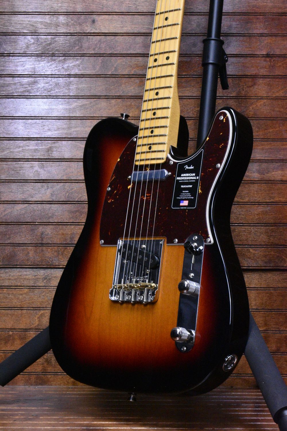 Fender American Professional II Telecaster®, Maple Fingerboard, 3-Color Sunburst