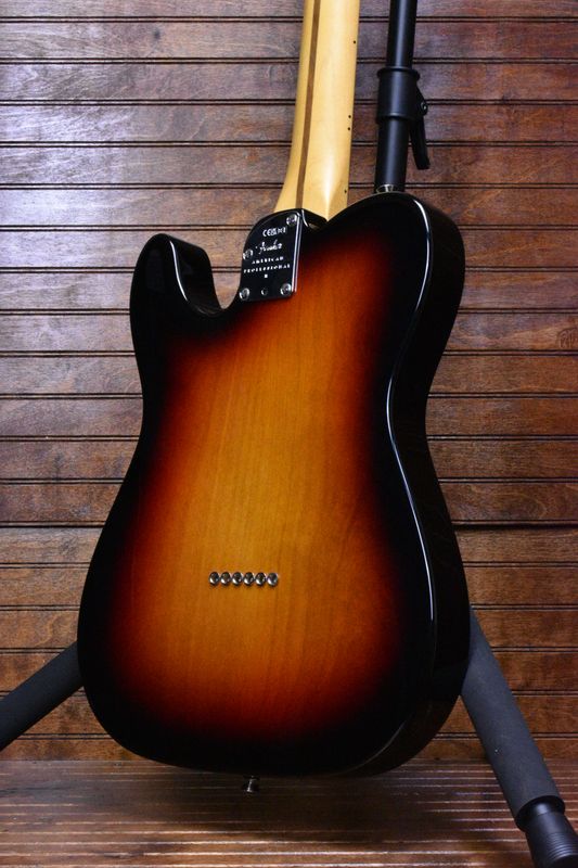 Fender American Professional II Telecaster®, Maple Fingerboard, 3-Color Sunburst