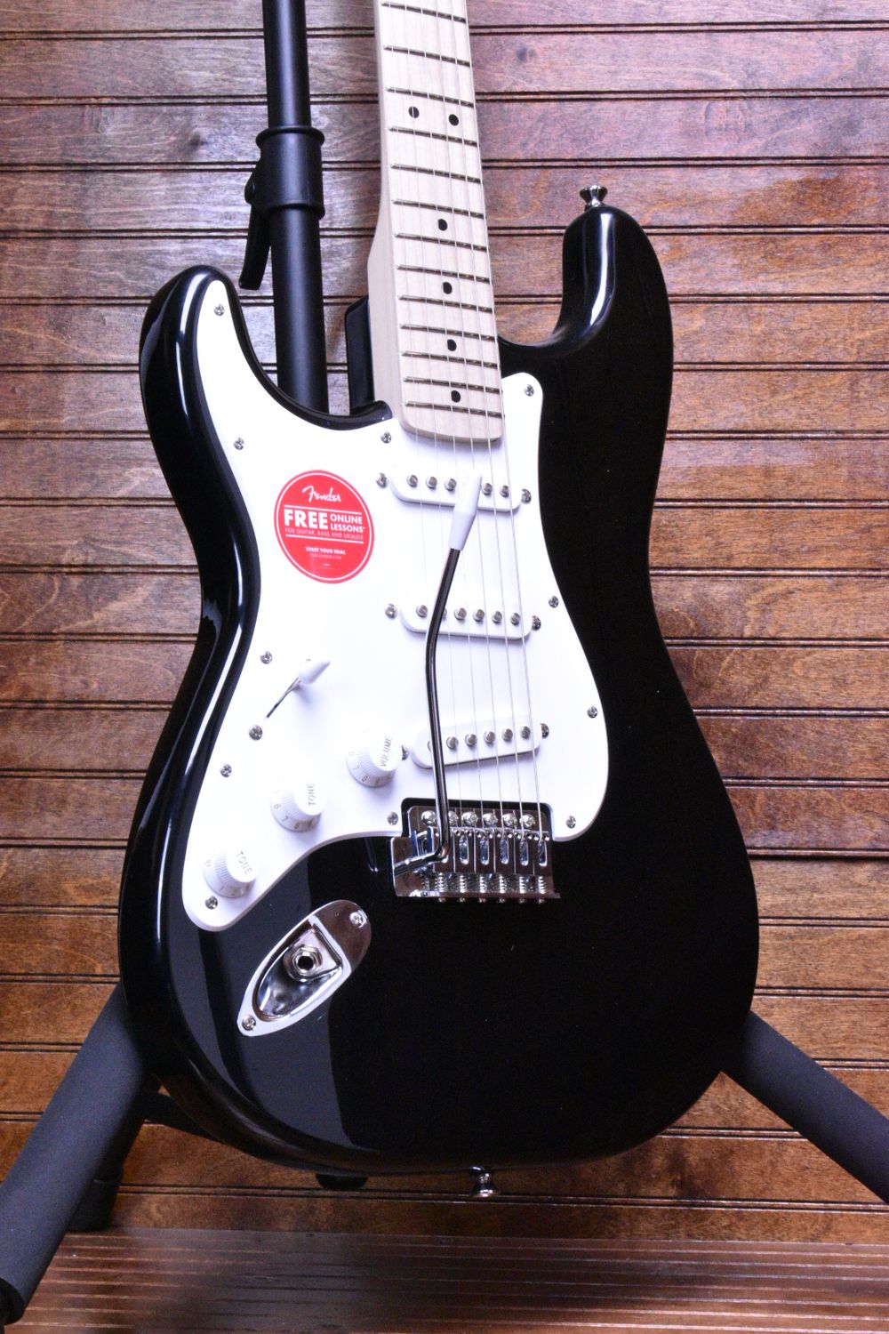 Squier Sonic® Stratocaster® Left-Handed, Maple Fingerboard, White Pickguard, Black