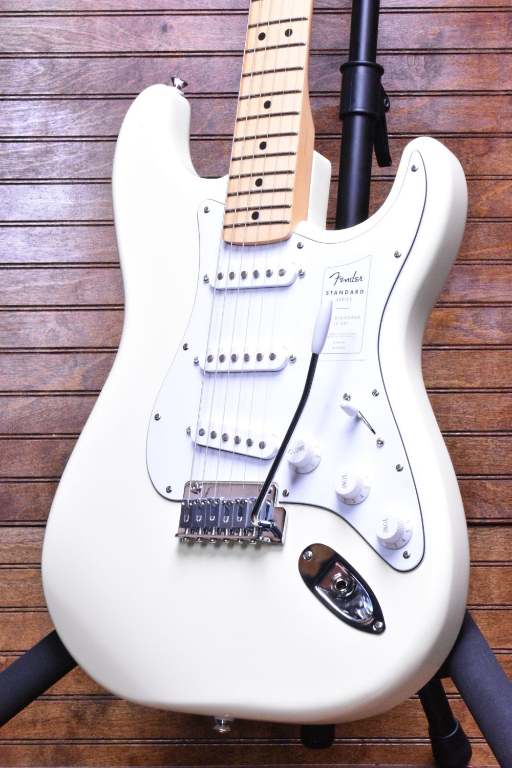 Fender Standard Stratocaster®, Maple Fingerboard, White Pickguard, Olympic White