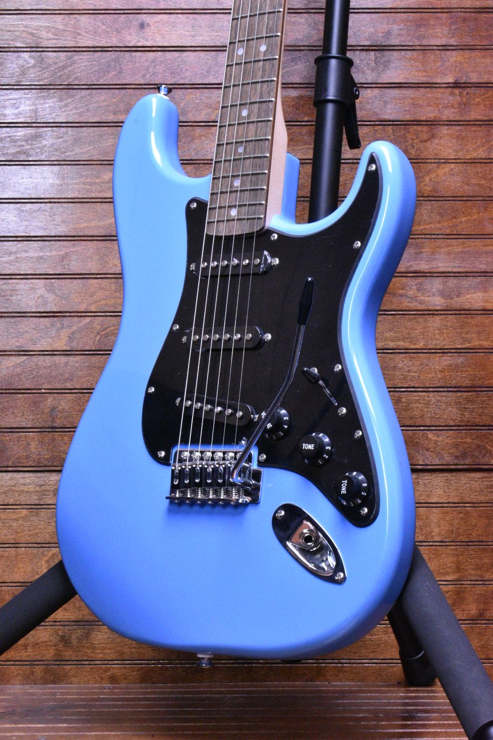 Squier Sonic® Stratocaster®, Laurel Fingerboard, Black Pickguard, California Blue