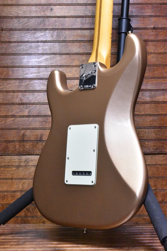 Fender American Professional Classic Stratocaster®, Maple Fingerboard, Faded Firemist Gold