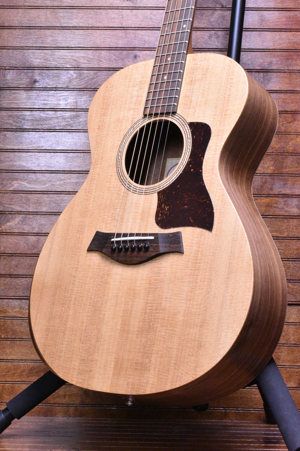 Taylor Academy 12e Walnut, Natural