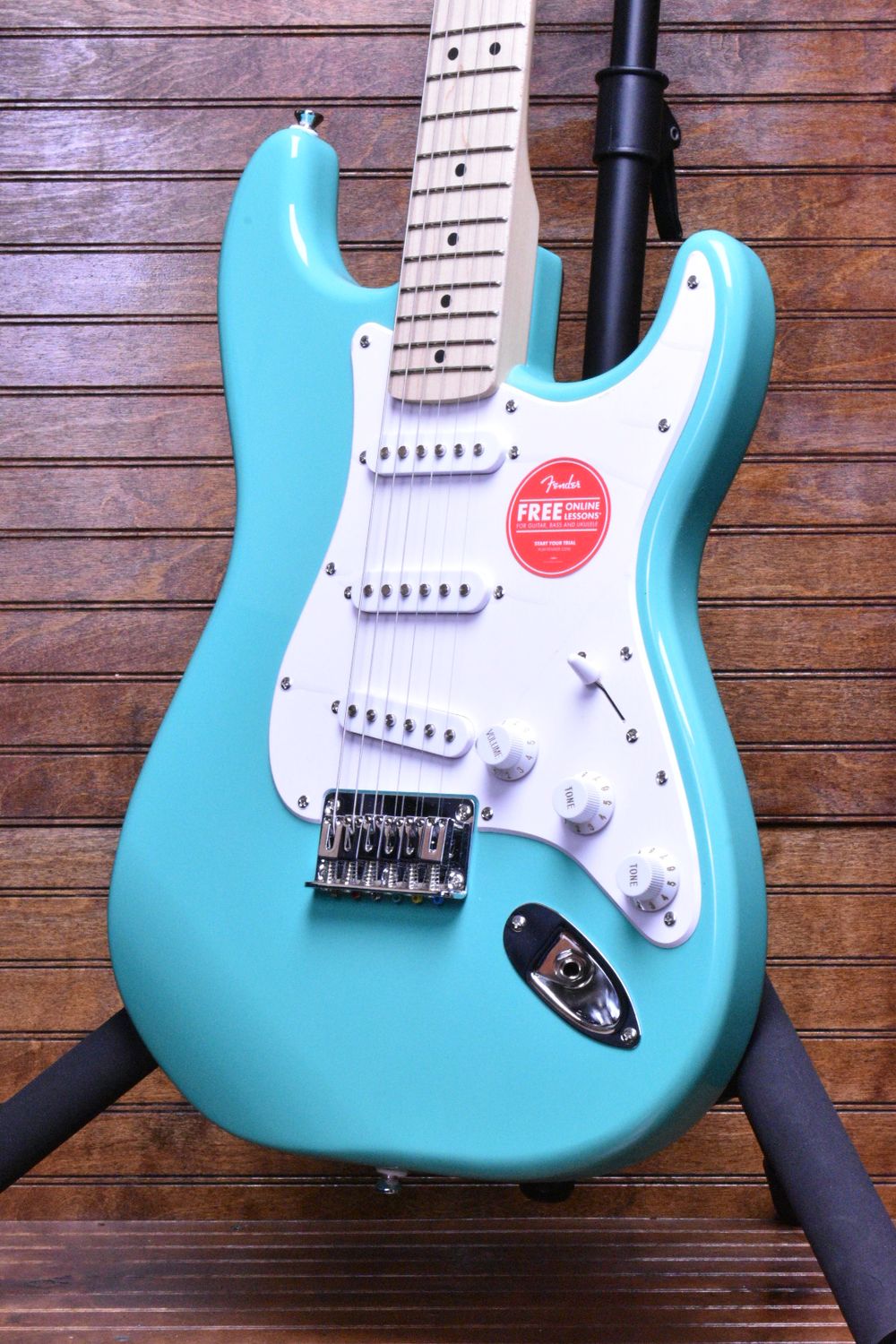 Squier Sonic® Stratocaster® HT, Maple Fingerboard, White Pickguard, Sea Foam Green