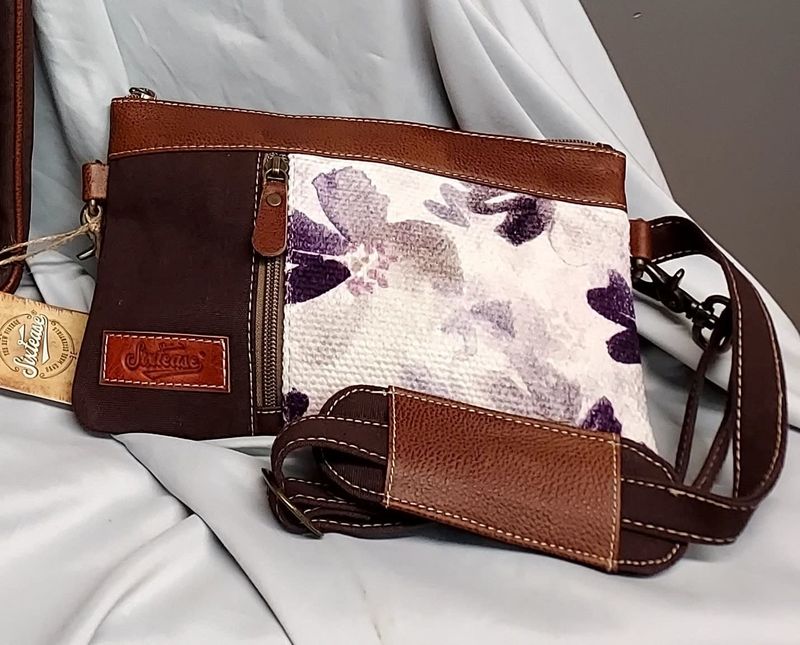  Sixtease: Small &amp; Cross Body Bag: