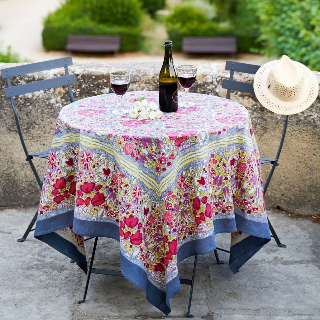 Jardin Red &amp; Grey Tablecloth 71&quot; x 128&quot;