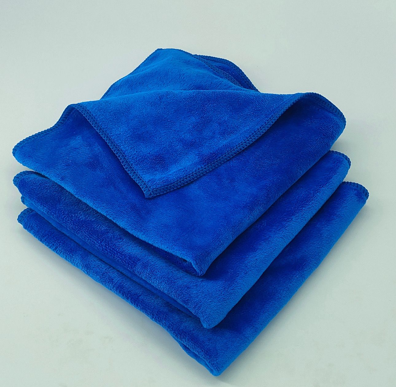 400 GSM Lint Free Blue Microfiber Towel (16x16)