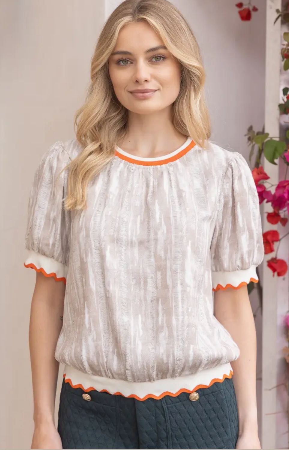 Contrast Elastic Zigzag Detail Distressed Top (Taupe)