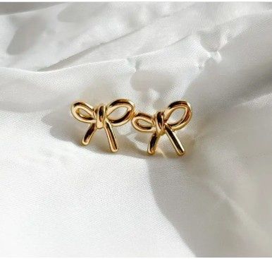 Natalie Clare The Bow Earring