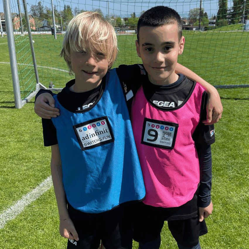 KINDERFUSSBALL CARD PAKET: 3 Sets (KIDS &amp; JUNIORS) à 14 Wendeleibchen