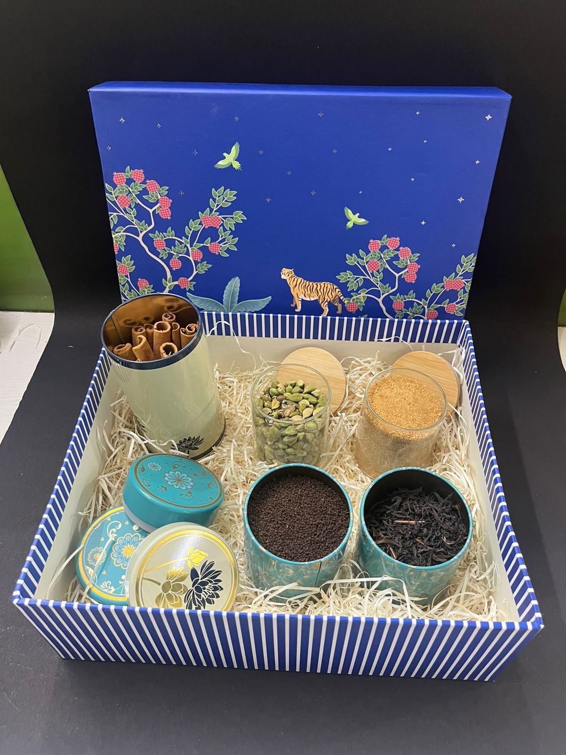 Personalise Your Hamper Box