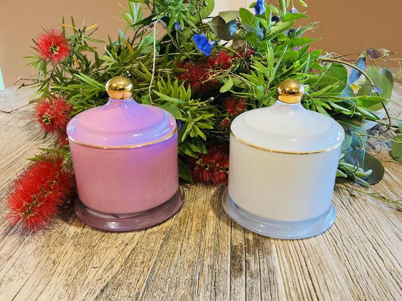 Victorian Candle with Gold Edge Lid