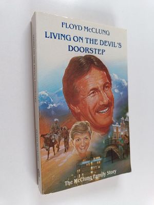 McClung, Floyd (818 MCC) Living on the Devil's Doorstep: The McClung Family Story (TP)