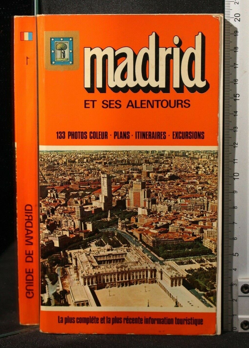 Travel With Escudo De Oro Guide Books (910) Madrid And The Surrounding Areas (1981)