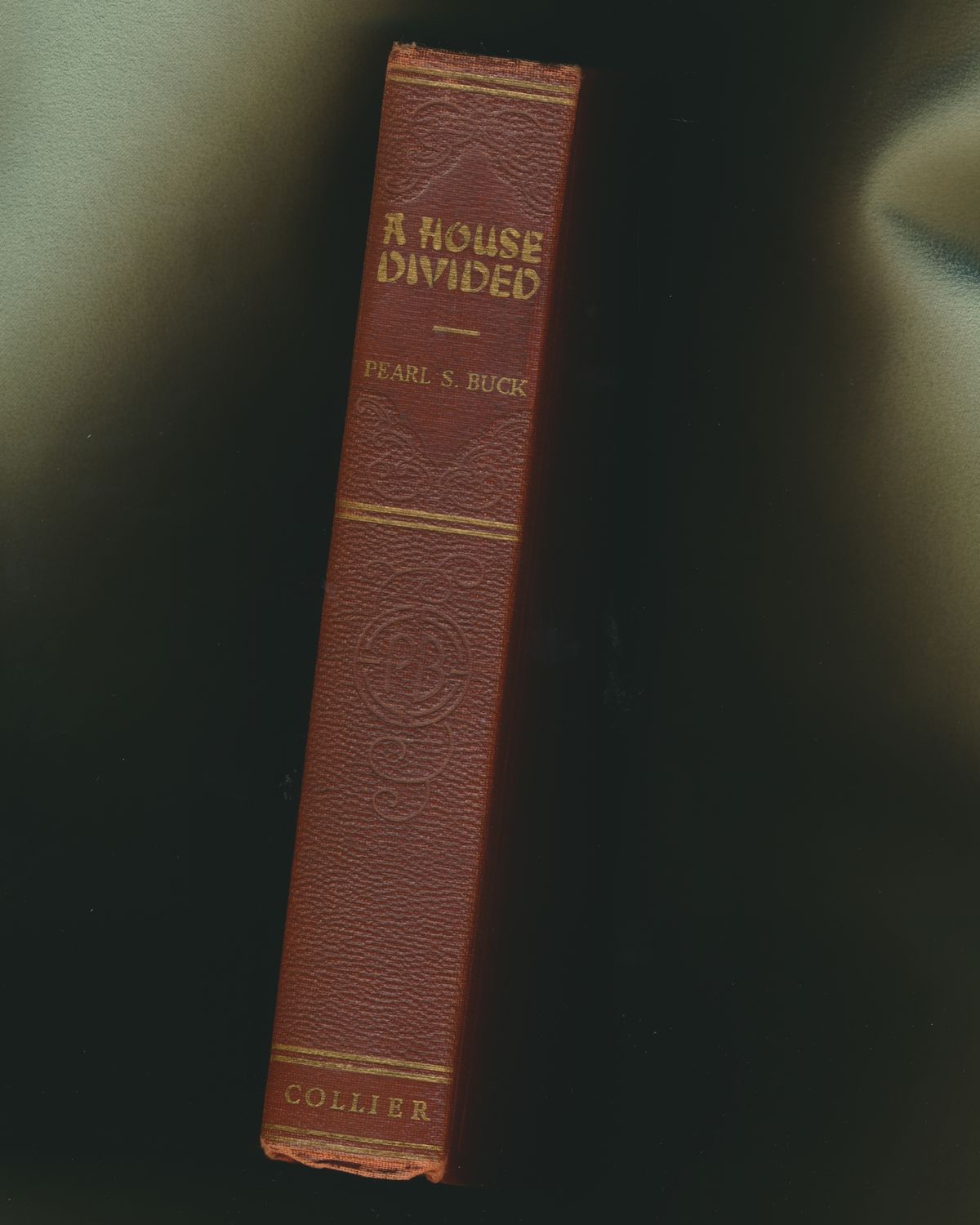 Buck, Pearl S. - A House Divided (1935, Collier, HC, No DJ)