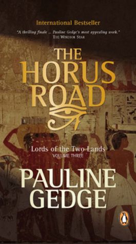 Gedge, Pauline - Lords of the Two Lands #3 The Horus Road (PB)