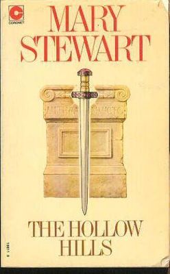 Stewart, Mary (FI) Arthurian Saga #2: The Hollow Hills (PB)