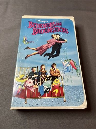 Bedknobs &amp; Broomsticks (VHS, 016, Clamshell)