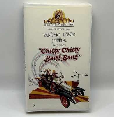 Chitty Chitty Bang Bang (VHS M211647, White Clamshell)