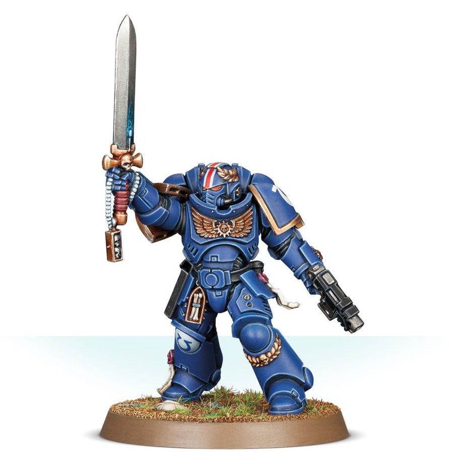 Space Marines : Lieutenant with Power Sword