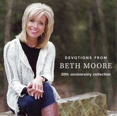 Beth Moore – Devotions From Beth Moore: 20th Anniversary Collection (2x CD)