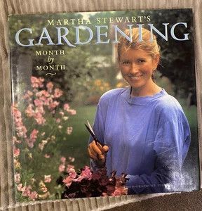 Stewart, Martha (635) Martha Stewart's Gardening: Month by Month (1991, HC)