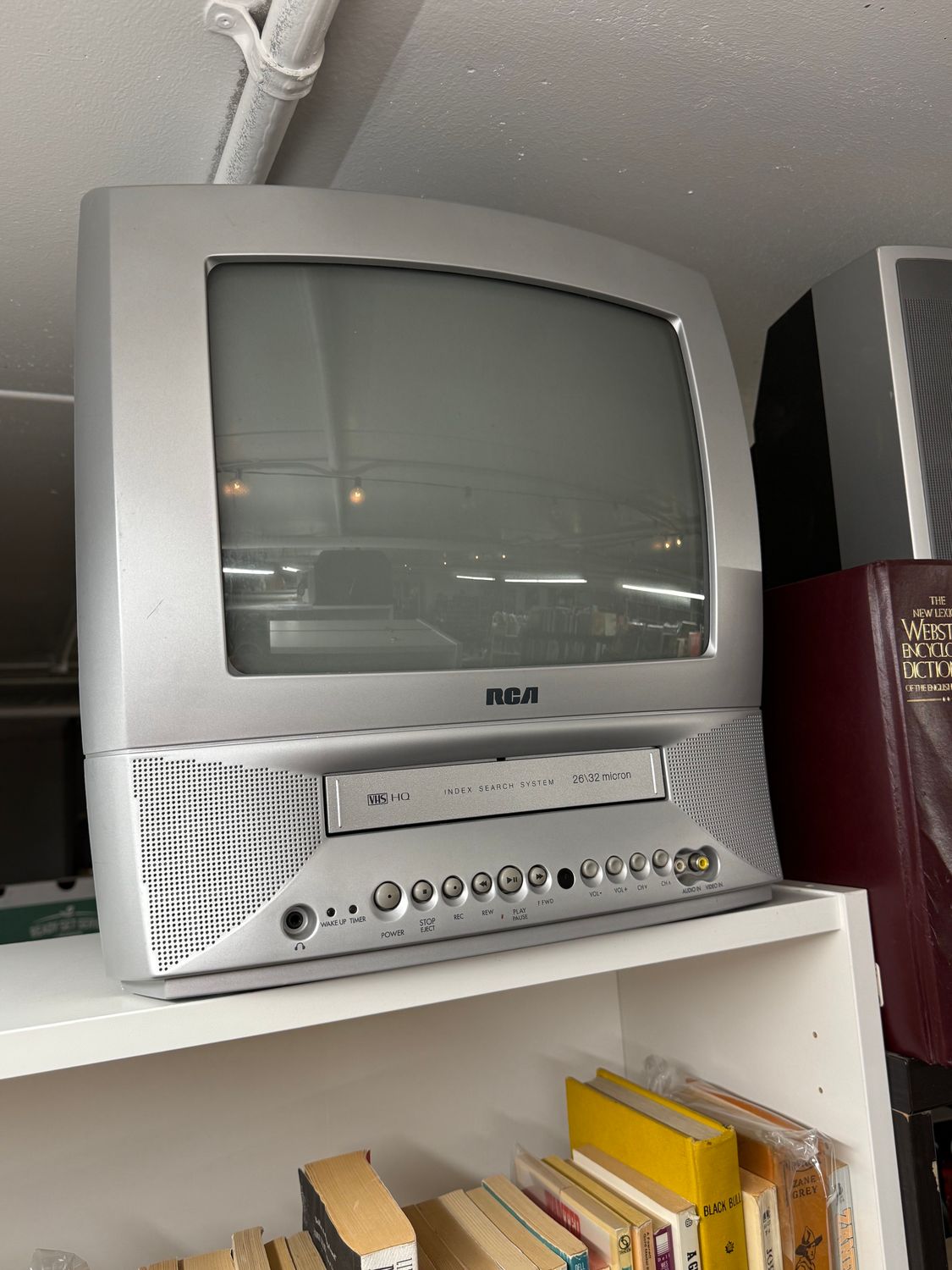 General Electric Model 7-7650A TV / VCR Combination (14-inch Screen) AC 120V~60HZ 27W DC 12V