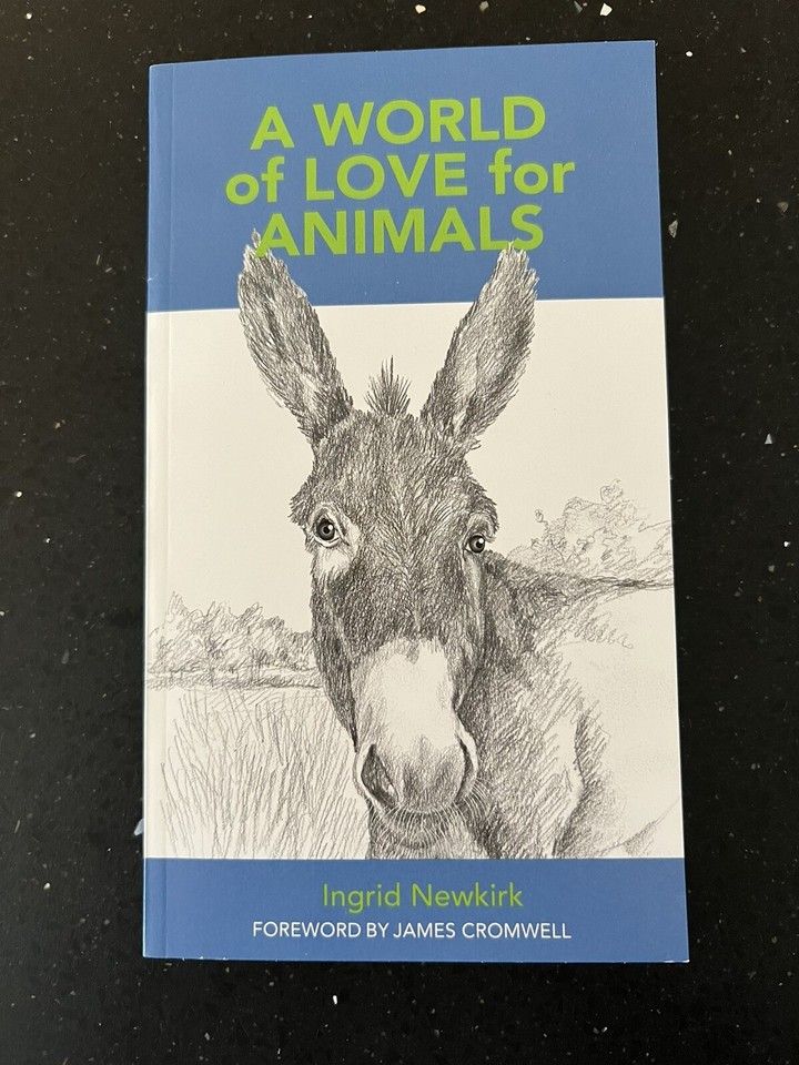 Newkirk, Ingrid (590) A World of Love for Animals (PB skinny)