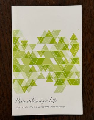 Remembering A Life What To Do When A Loved One Passes Away (Booklet)