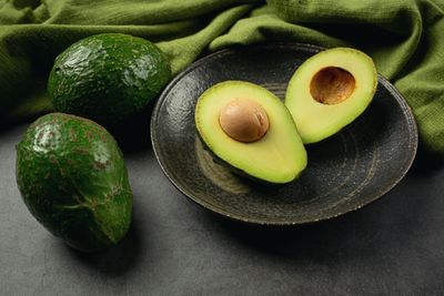 Aguacate hass orgánico certificado en caja de 10 Kgs.
