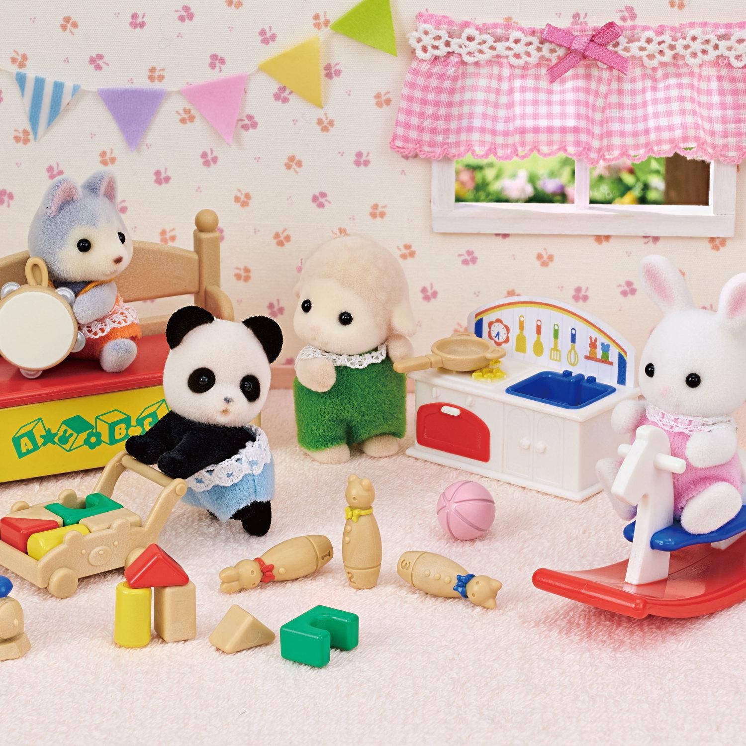 Calico Critters Baby&#39;s Toy Box