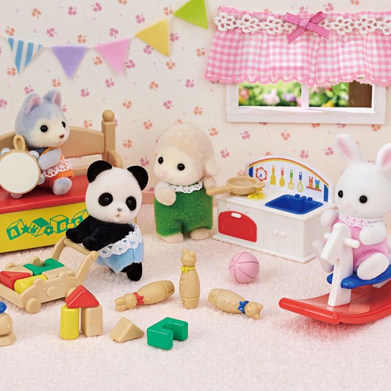 Calico Critters Baby&#39;s Toy Box