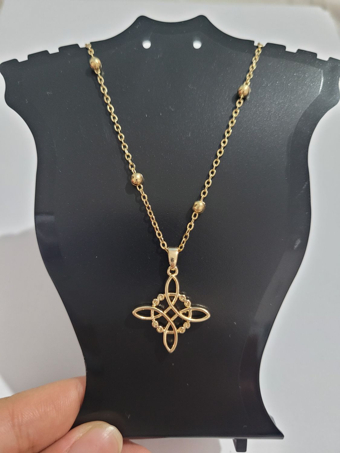 Collar nudo de bruja