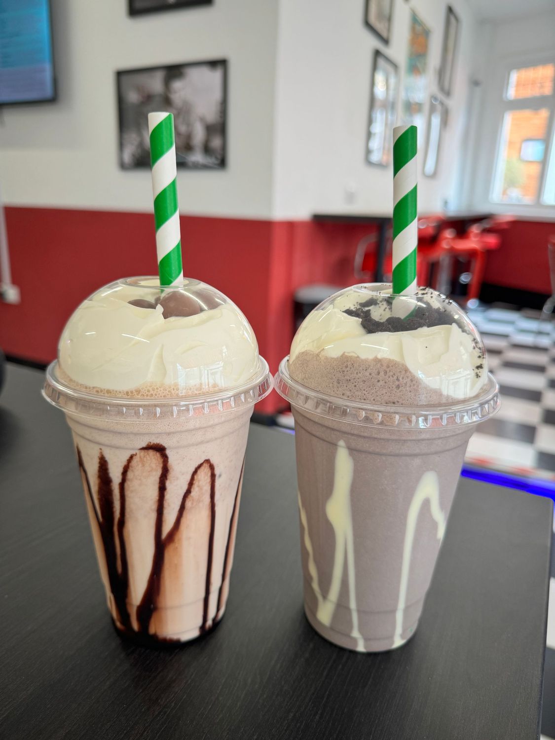 2 Milkshakes