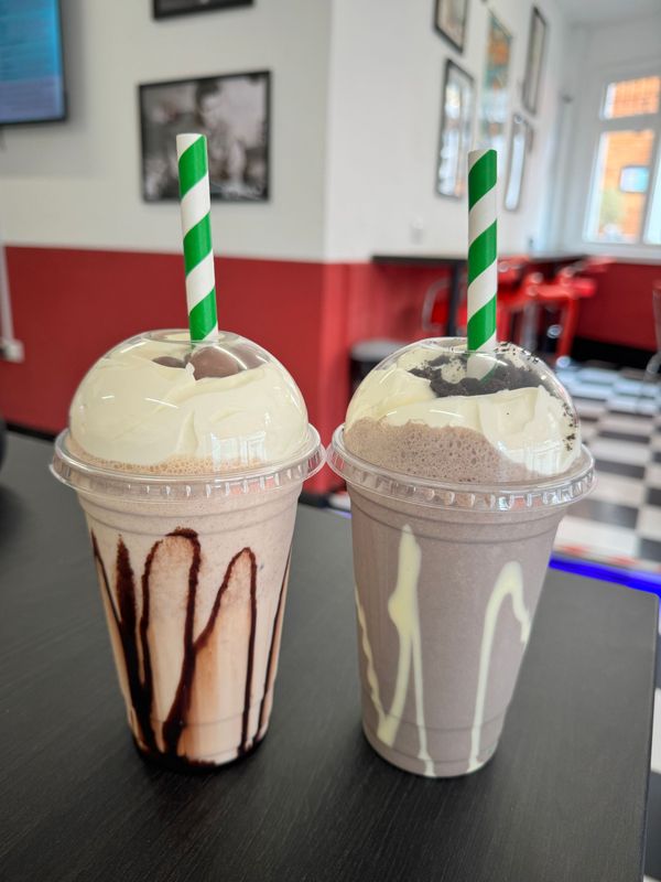 2 Milkshakes