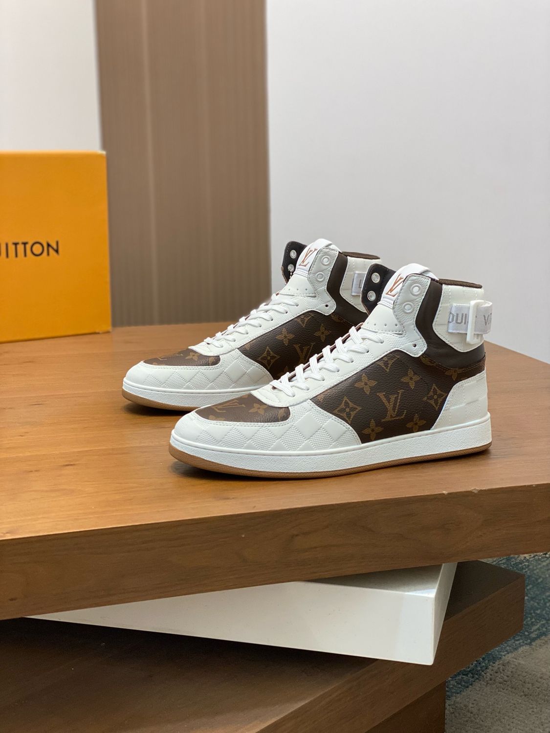 Louis Vuitton men high shoes LOTE15