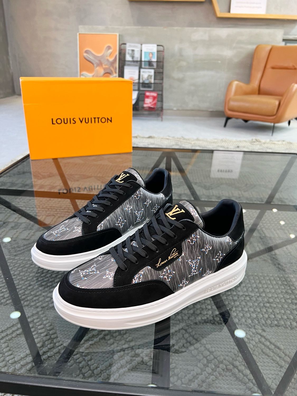 Louis Vuitton men shoes LOTE19