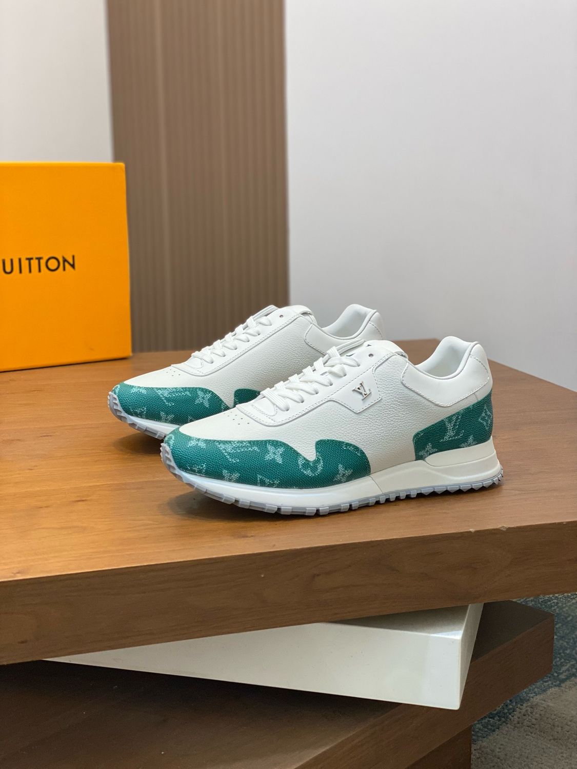 Louis Vuitton men shoes LOTE20