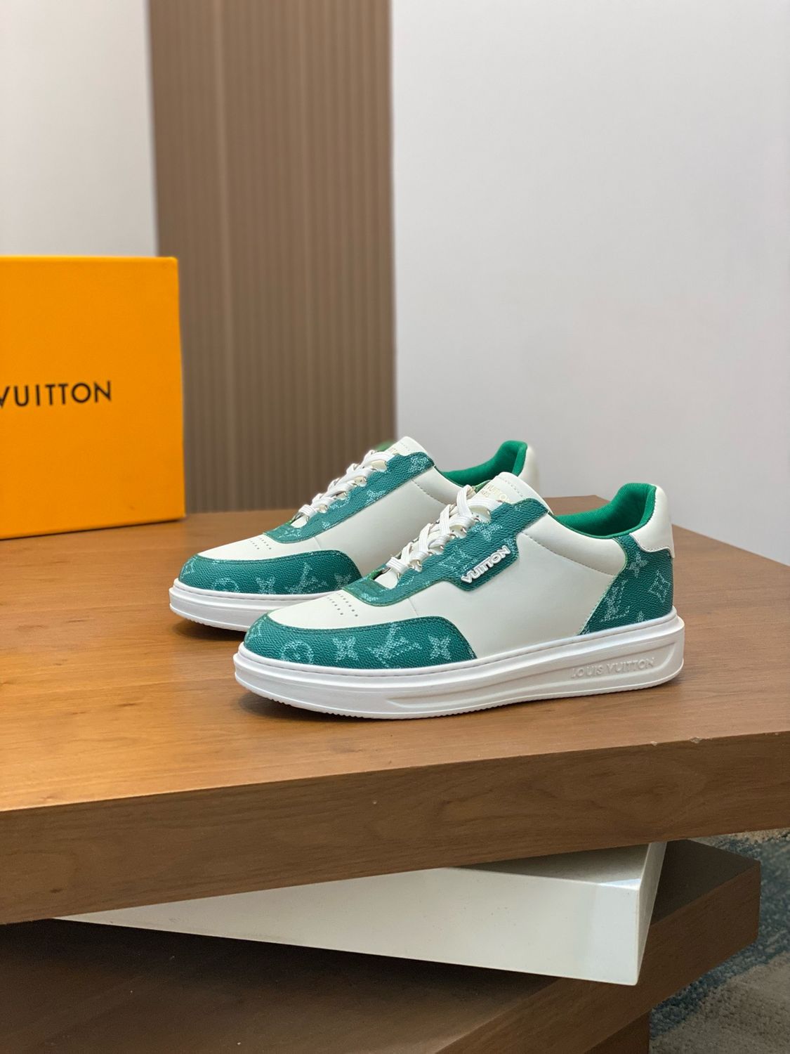 Louis Vuitton men shoes LOTE21
