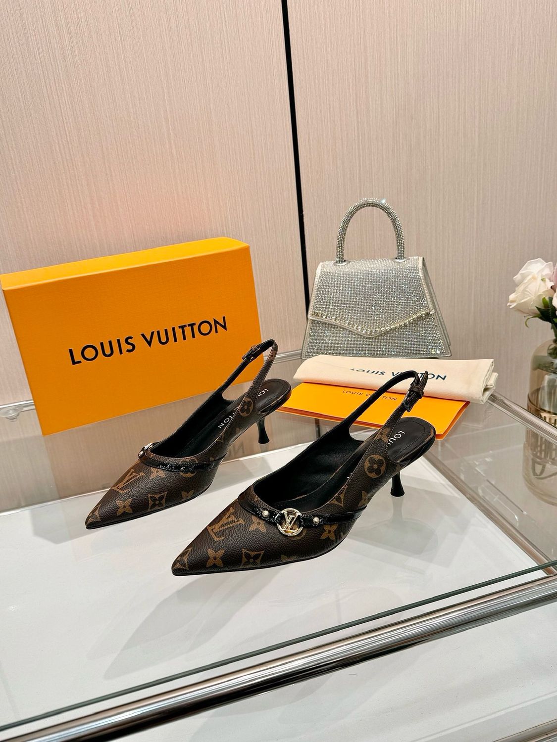 Louis Vuitton women sandals LOF03