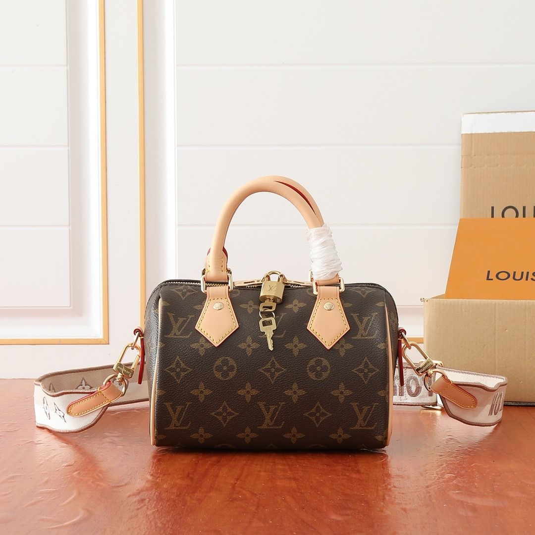 Louis Vuitton women bag LEA10