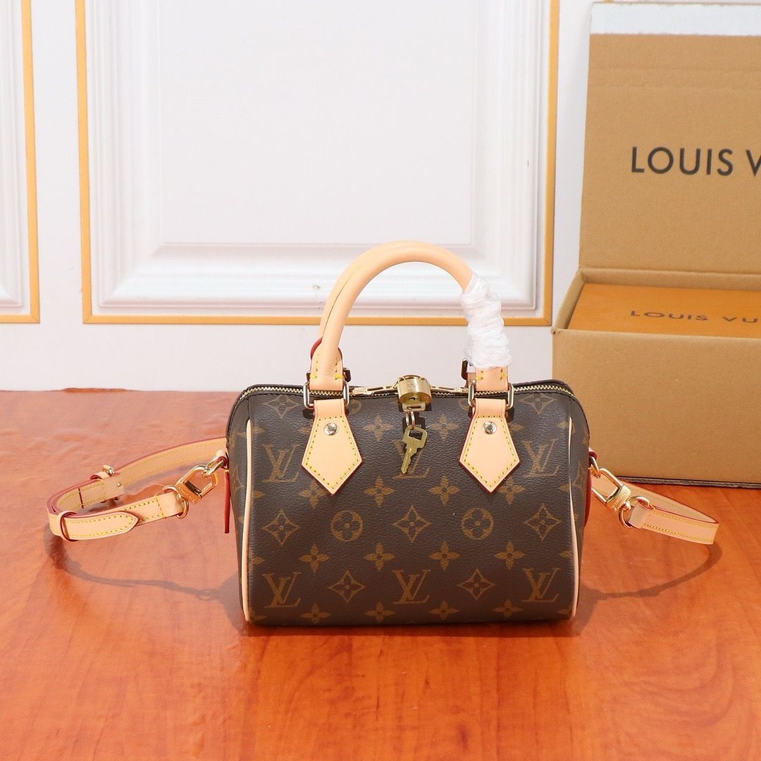 Louis Vuitton women bag LEA11