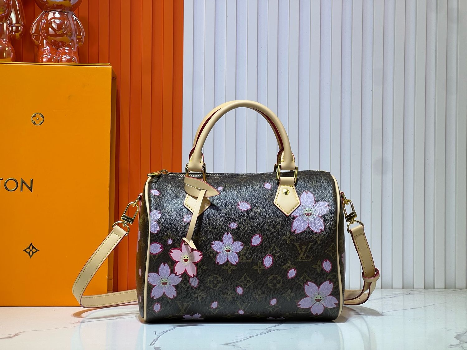 Louis Vuitton women bag LEA28