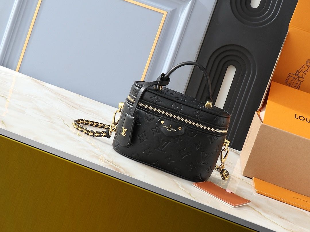 Louis Vuitton women bag LEA45