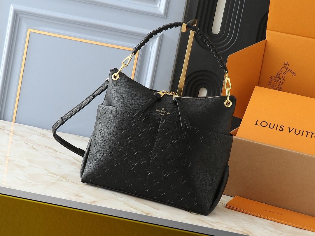Louis Vuitton women bag LEA49