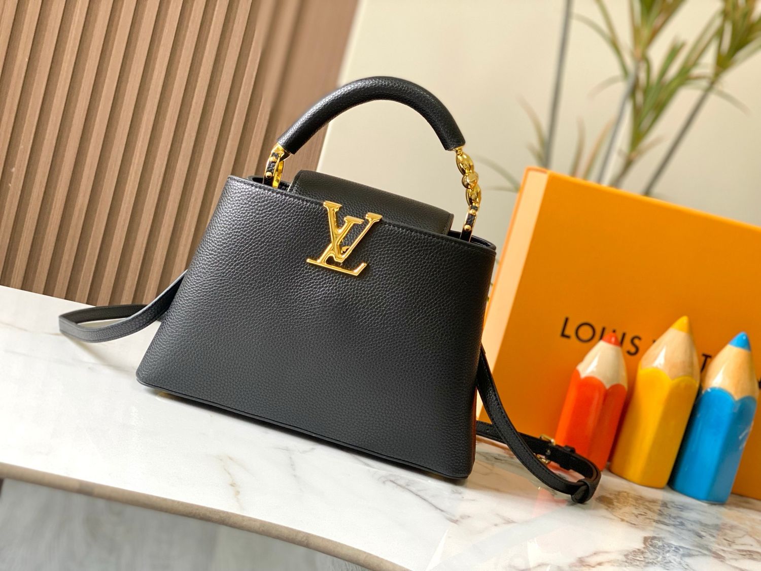 Louis Vuitton women bag LEA111