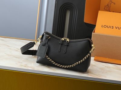 Louis Vuitton women bag LEA182