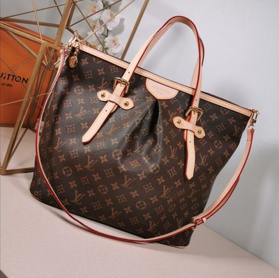 Louis Vuitton women bag LEA193
