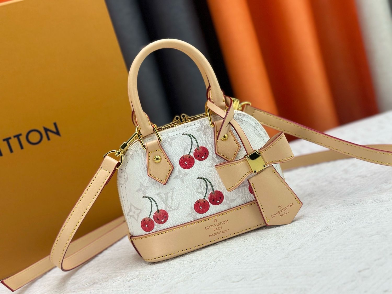Louis Vuitton women bag LEB10